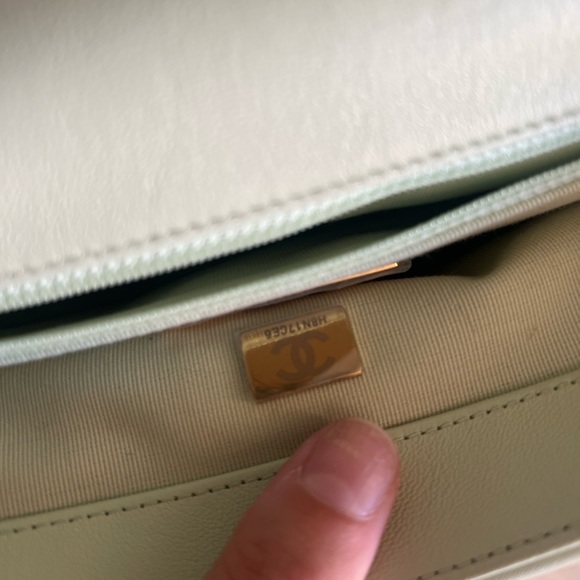 Chanel 19 season 22C brand new                    💚All inclusions ! - Picture 9 of 16